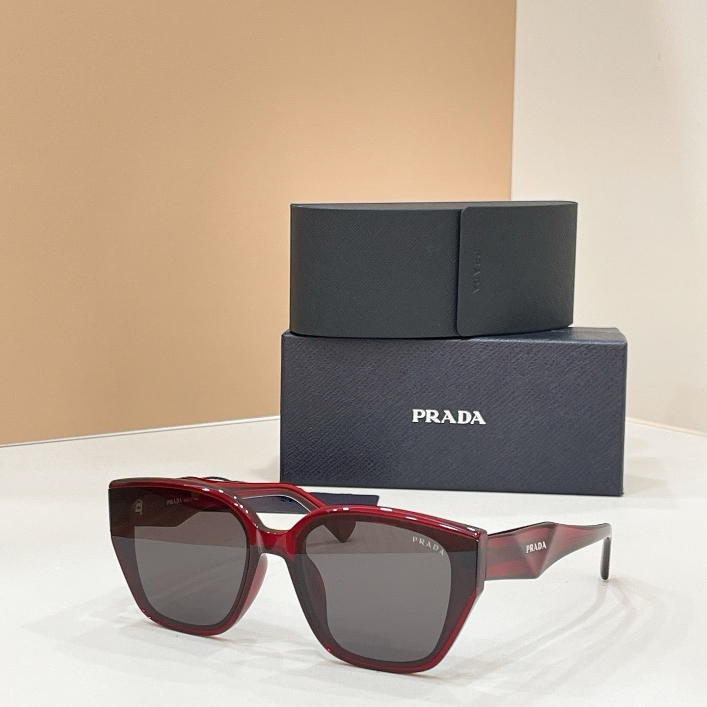 Mehrfarbige Sonnenbrille