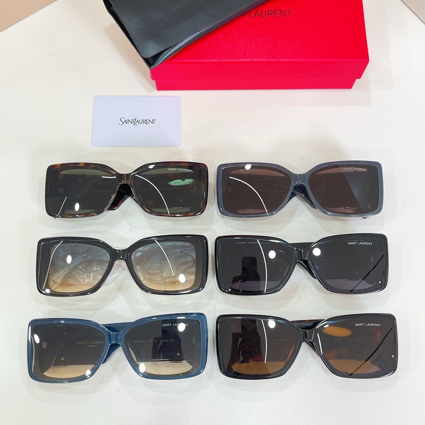 Mehrfarbige Sonnenbrille