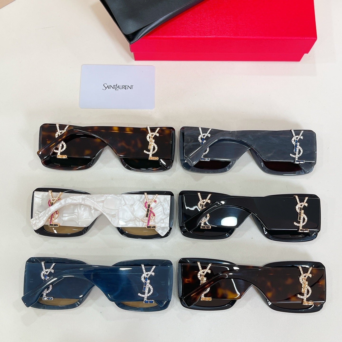 Mehrfarbige Sonnenbrille