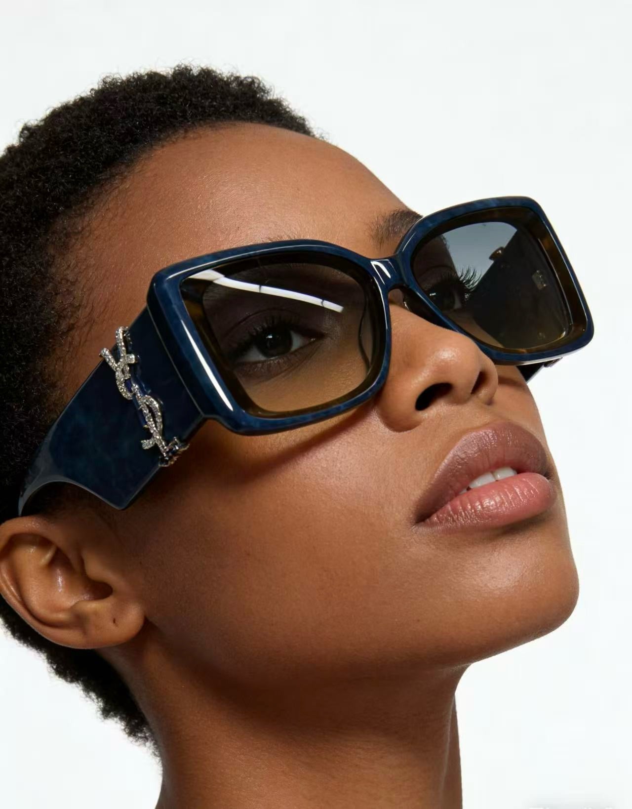 Mehrfarbige Sonnenbrille