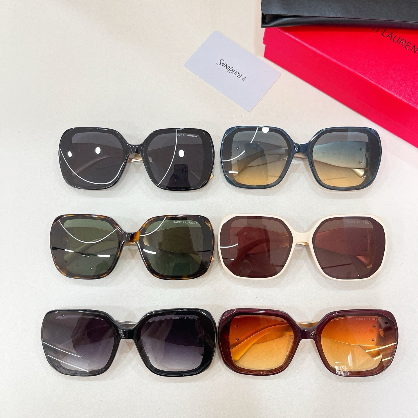 Mehrfarbige Sonnenbrille