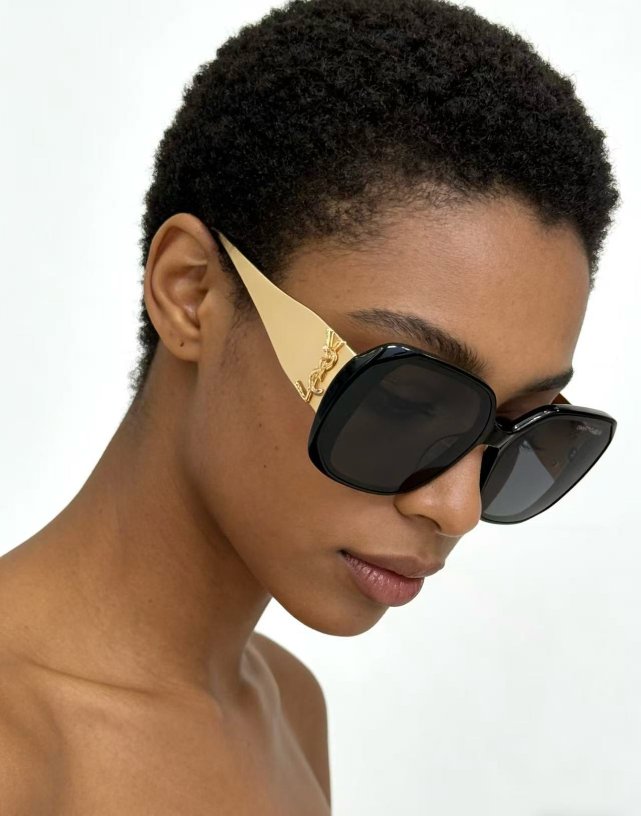 Mehrfarbige Sonnenbrille