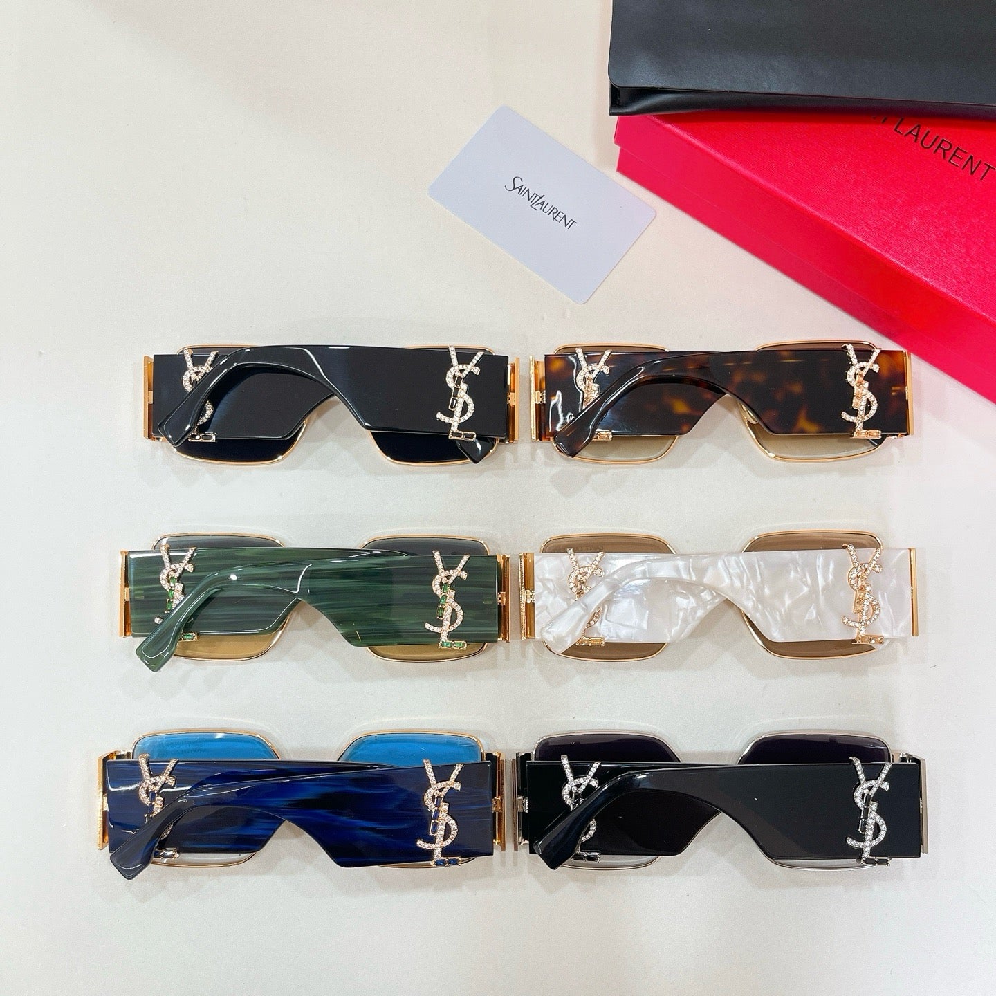 Mehrfarbige Sonnenbrille