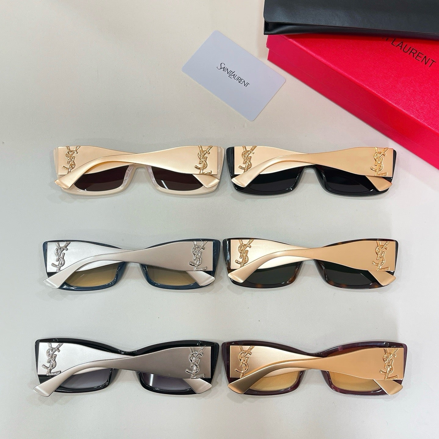Mehrfarbige Sonnenbrille