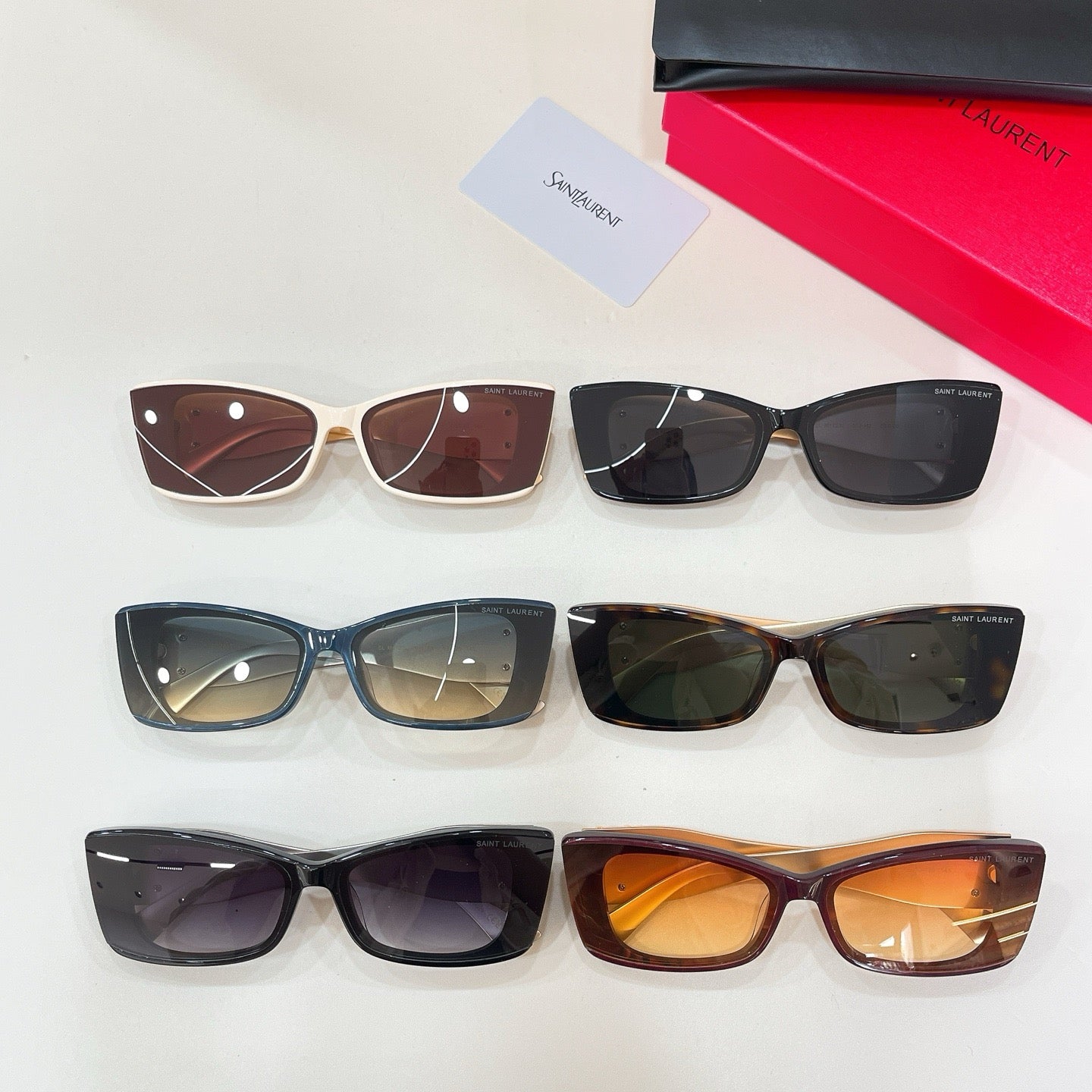 Mehrfarbige Sonnenbrille