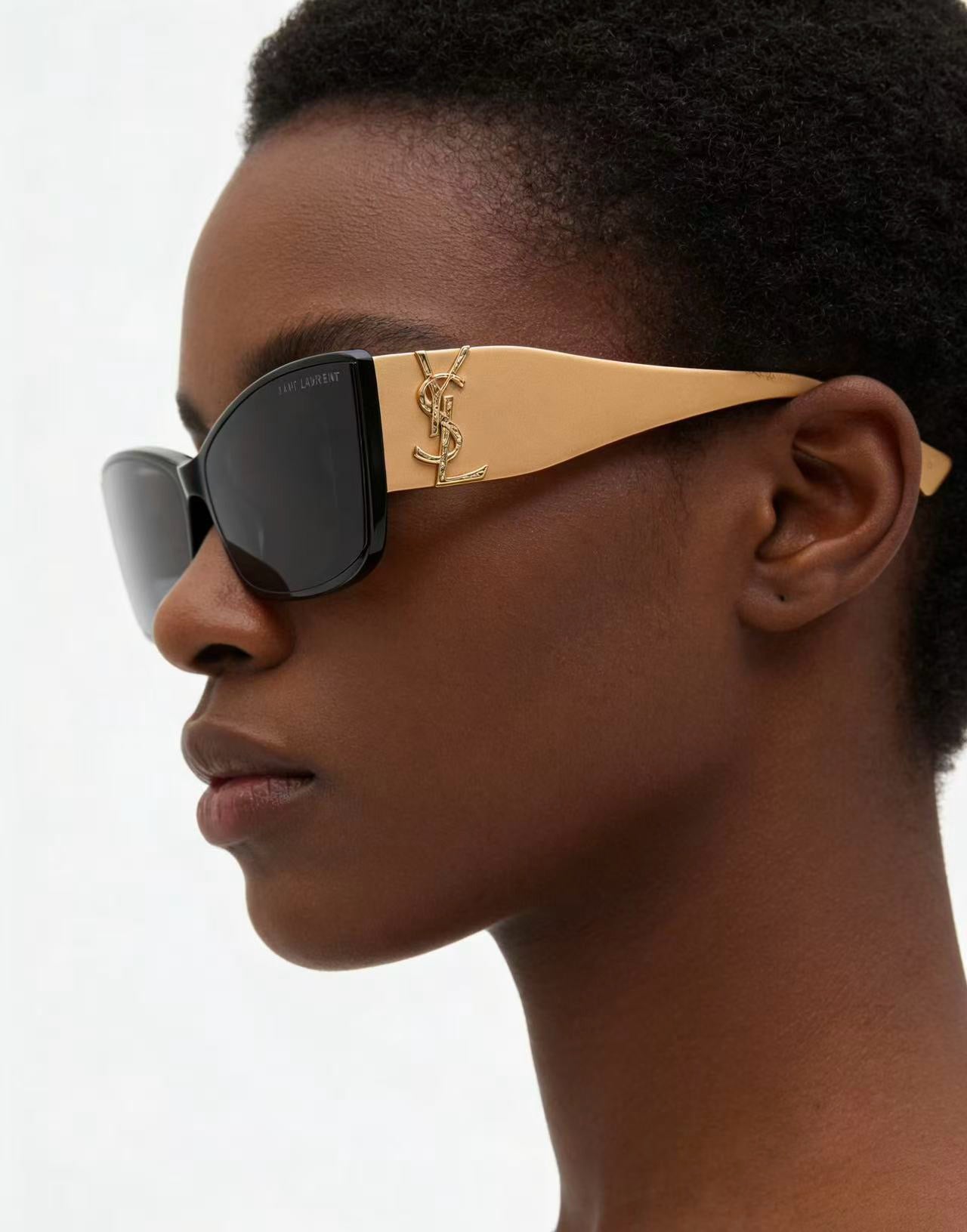 Mehrfarbige Sonnenbrille