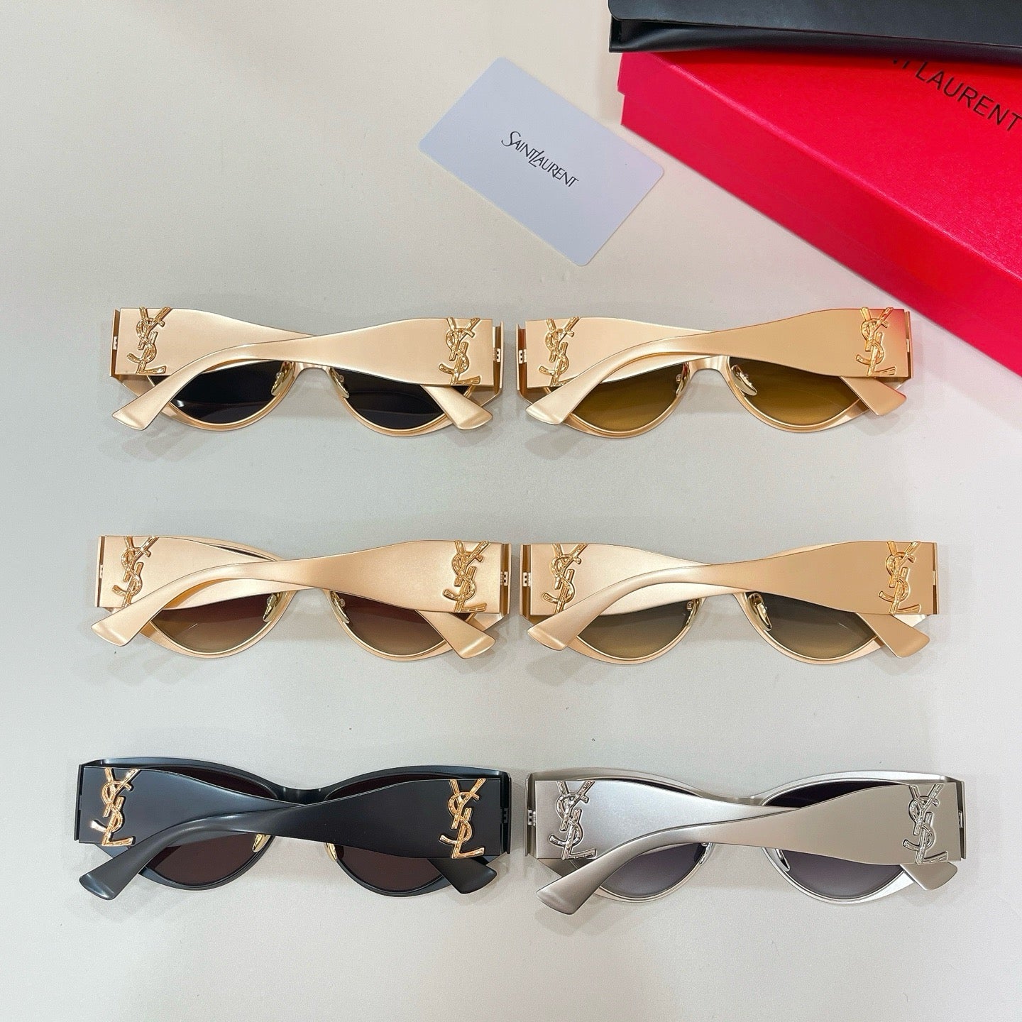 Mehrfarbige Sonnenbrille