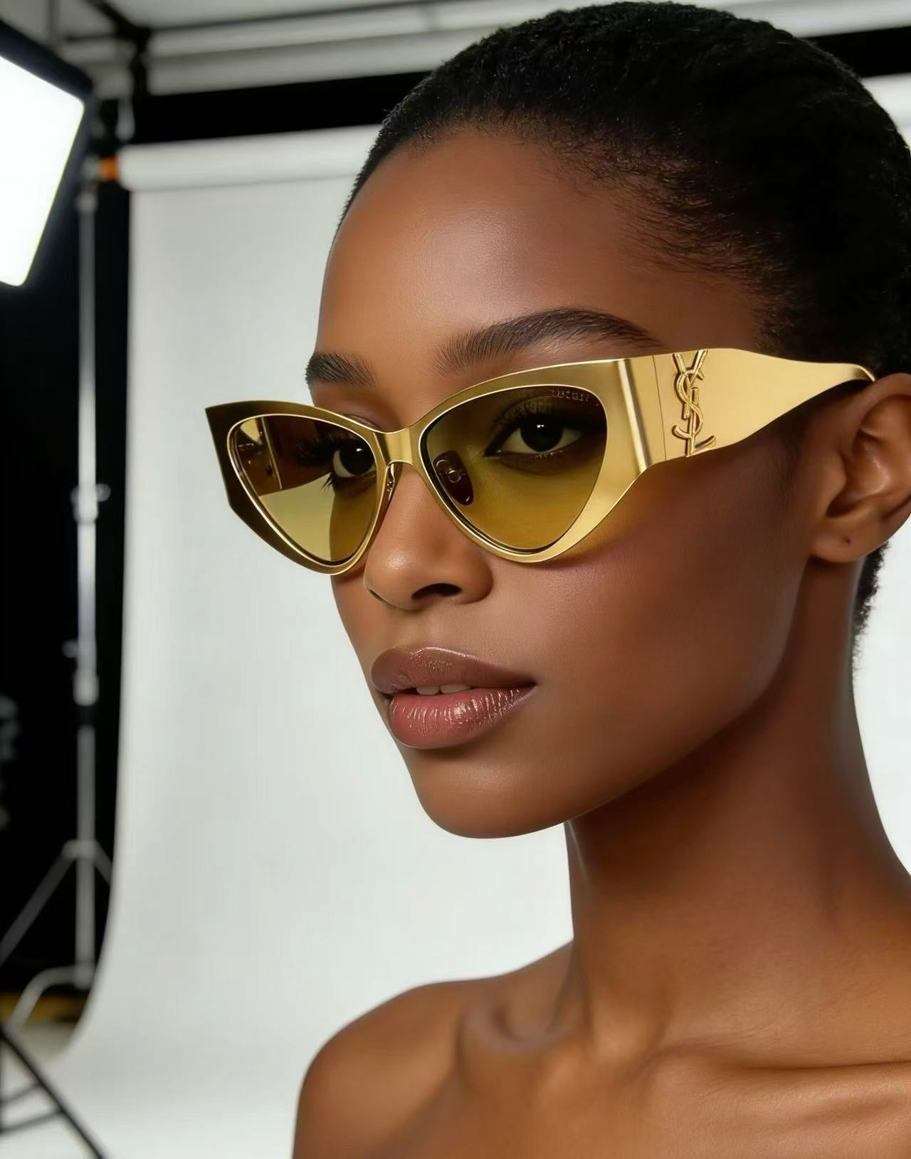 Mehrfarbige Sonnenbrille