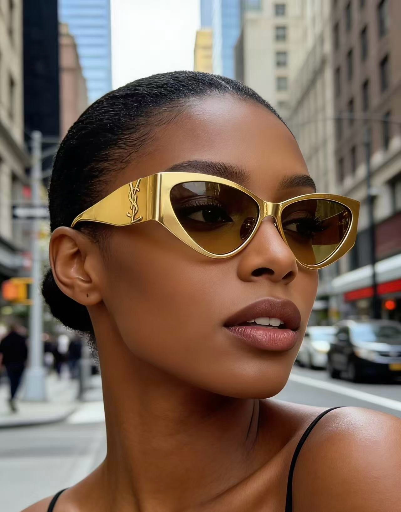 Mehrfarbige Sonnenbrille