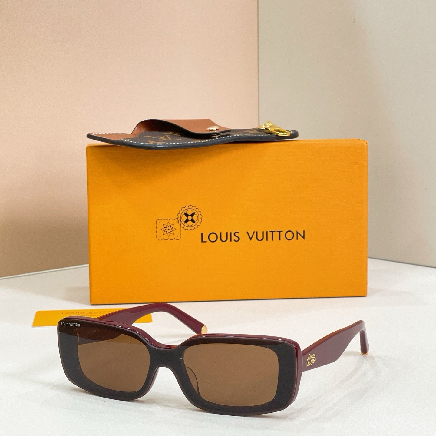 Mehrfarbige Sonnenbrille