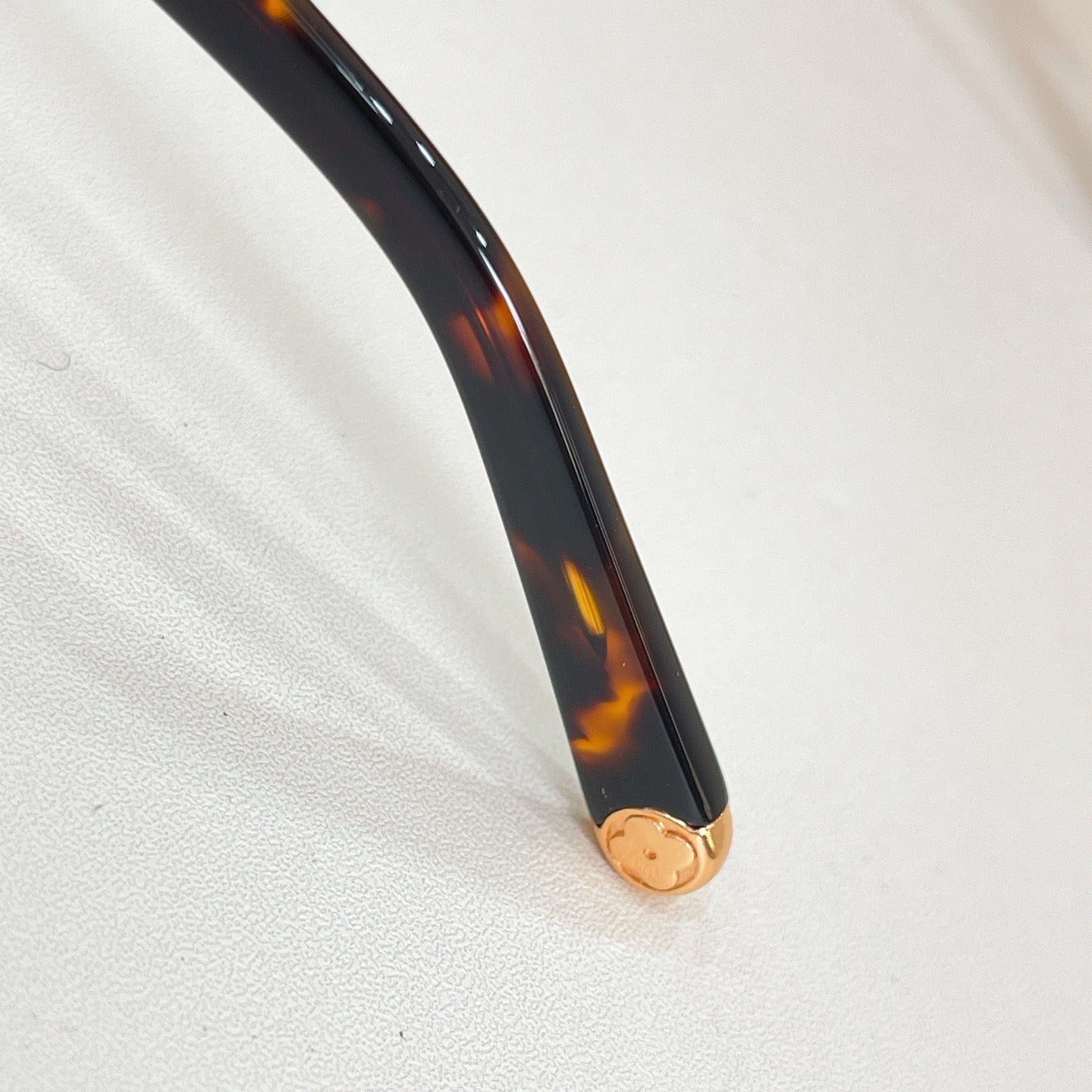 Mehrfarbige Sonnenbrille