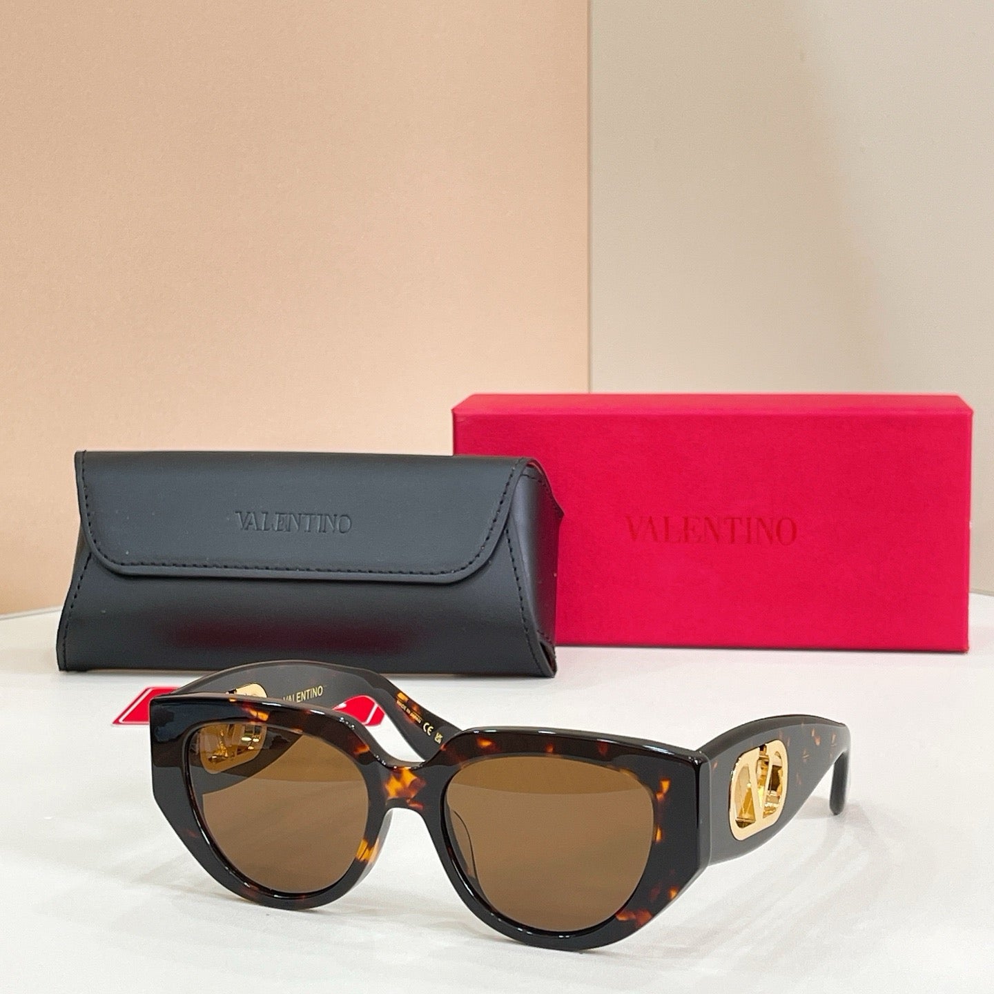 Mehrfarbige Sonnenbrille