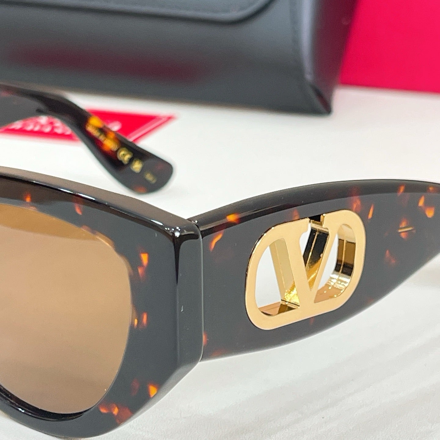 Mehrfarbige Sonnenbrille