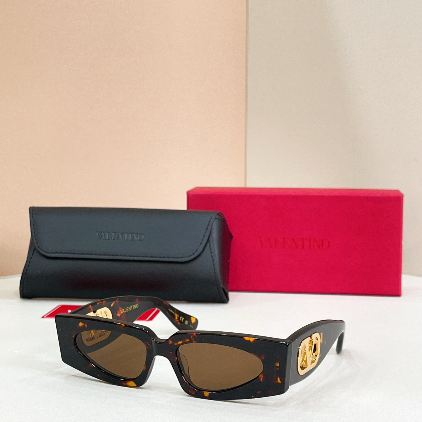 Mehrfarbige Sonnenbrille