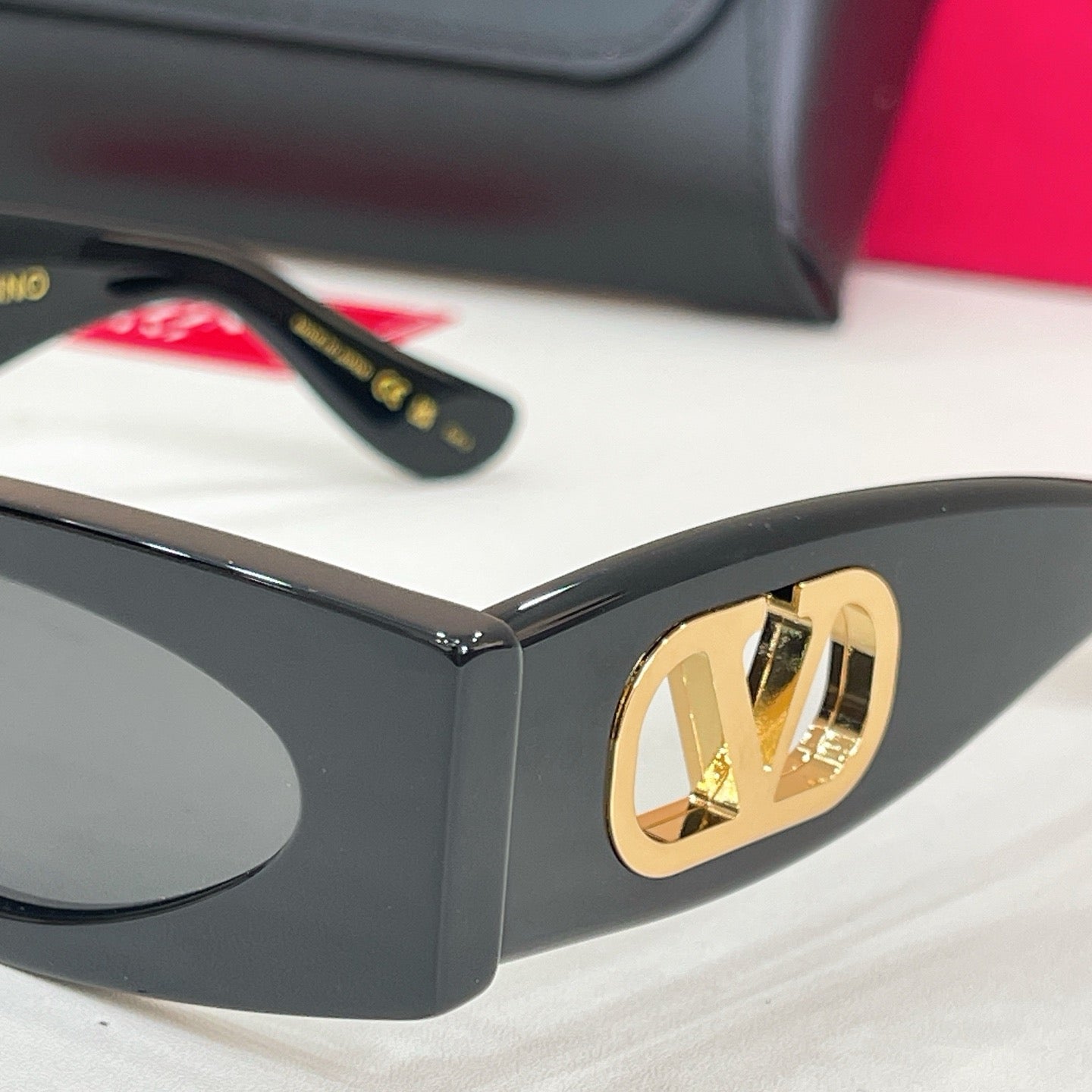 Mehrfarbige Sonnenbrille
