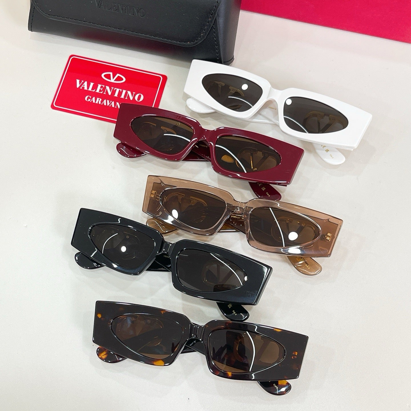 Mehrfarbige Sonnenbrille