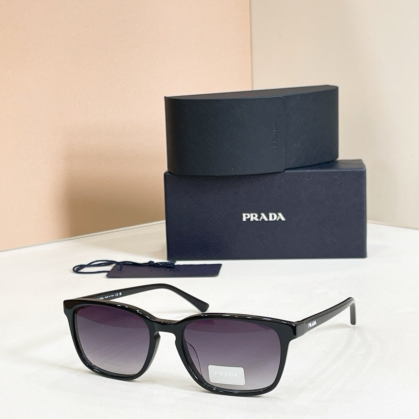 Mehrfarbige Sonnenbrille