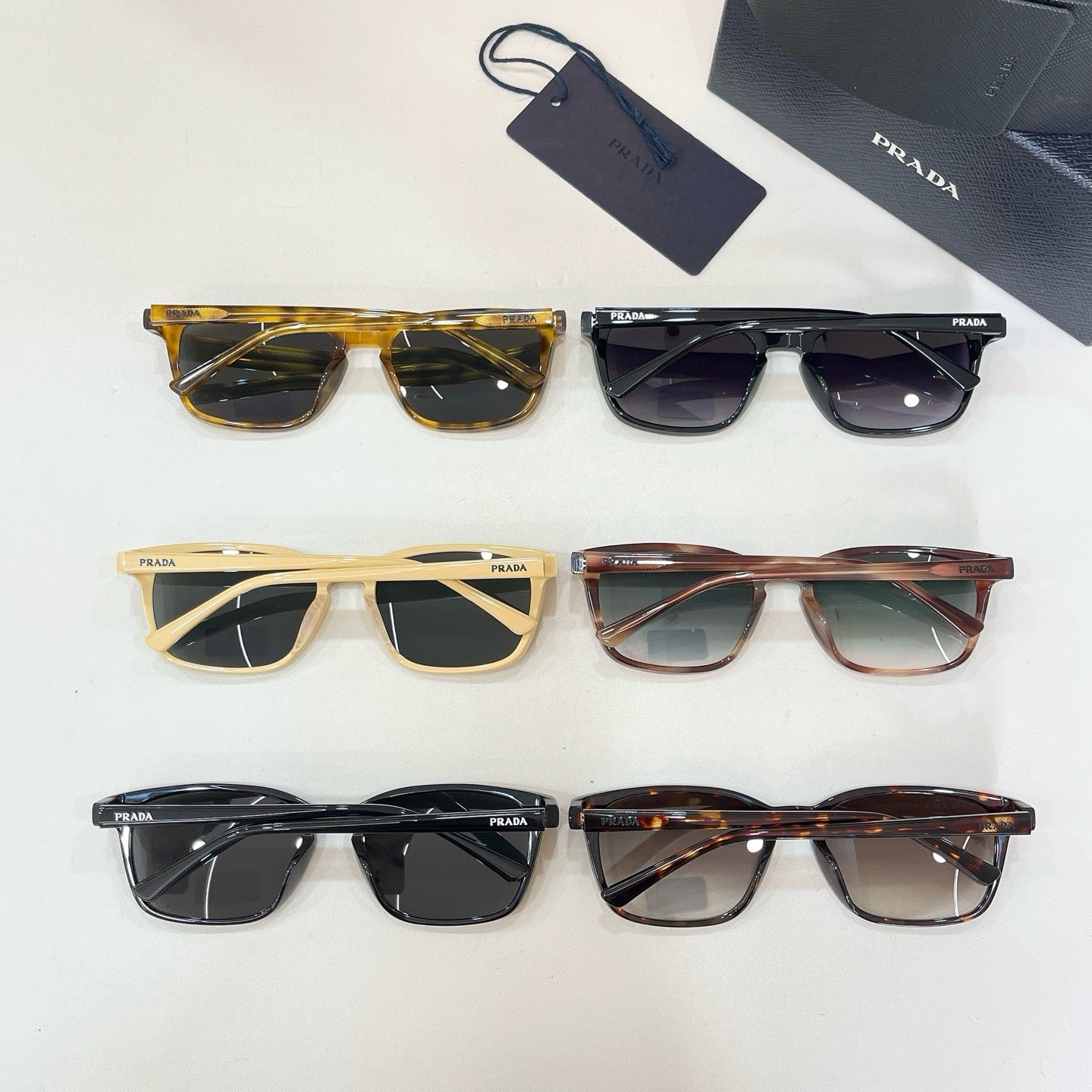 Mehrfarbige Sonnenbrille