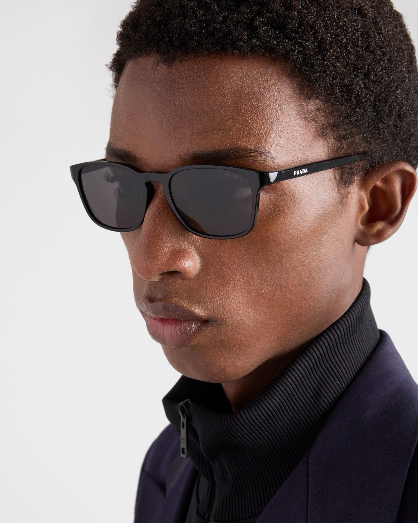Mehrfarbige Sonnenbrille
