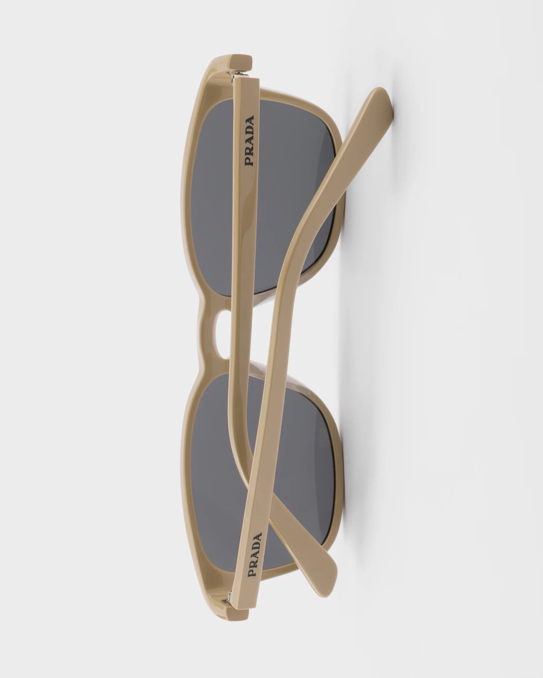 Mehrfarbige Sonnenbrille