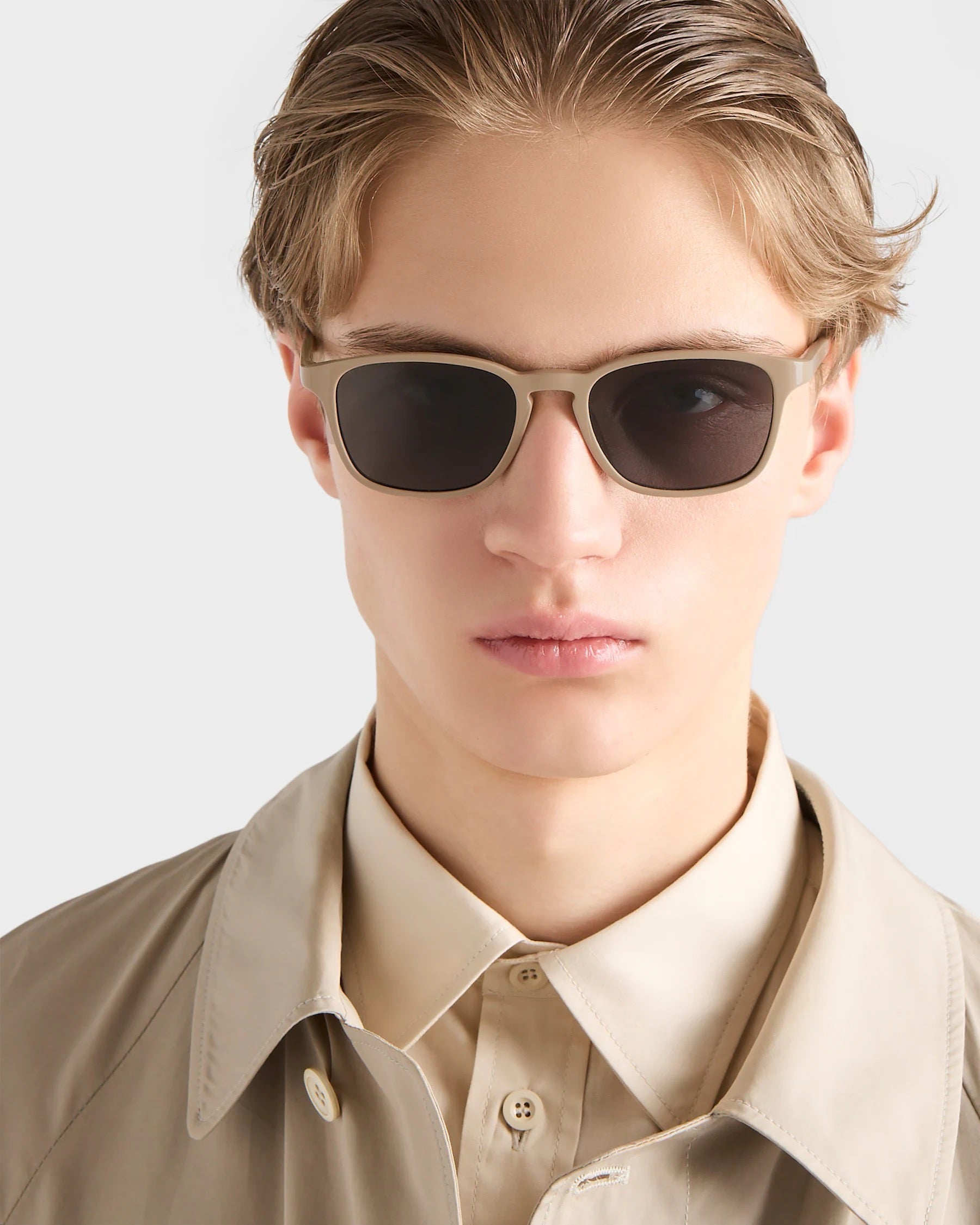 Mehrfarbige Sonnenbrille