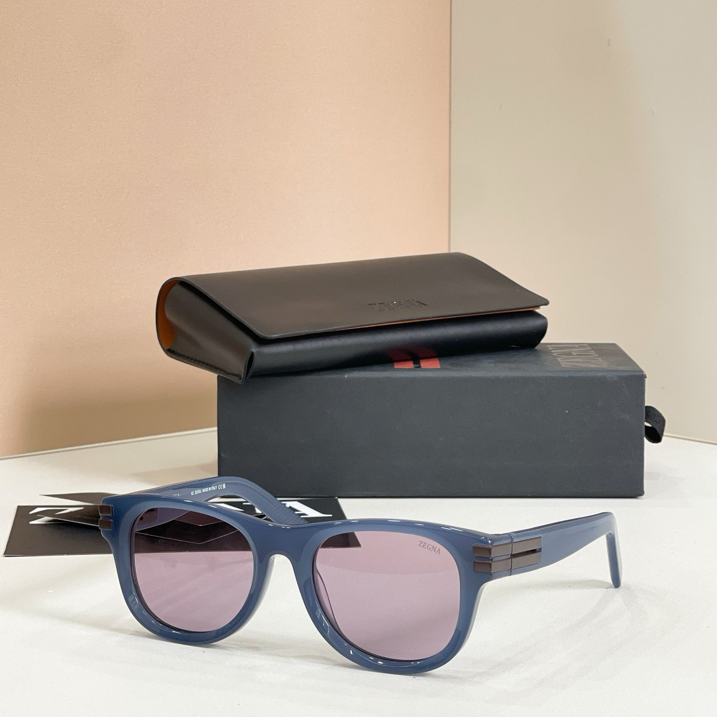 Mehrfarbige Sonnenbrille