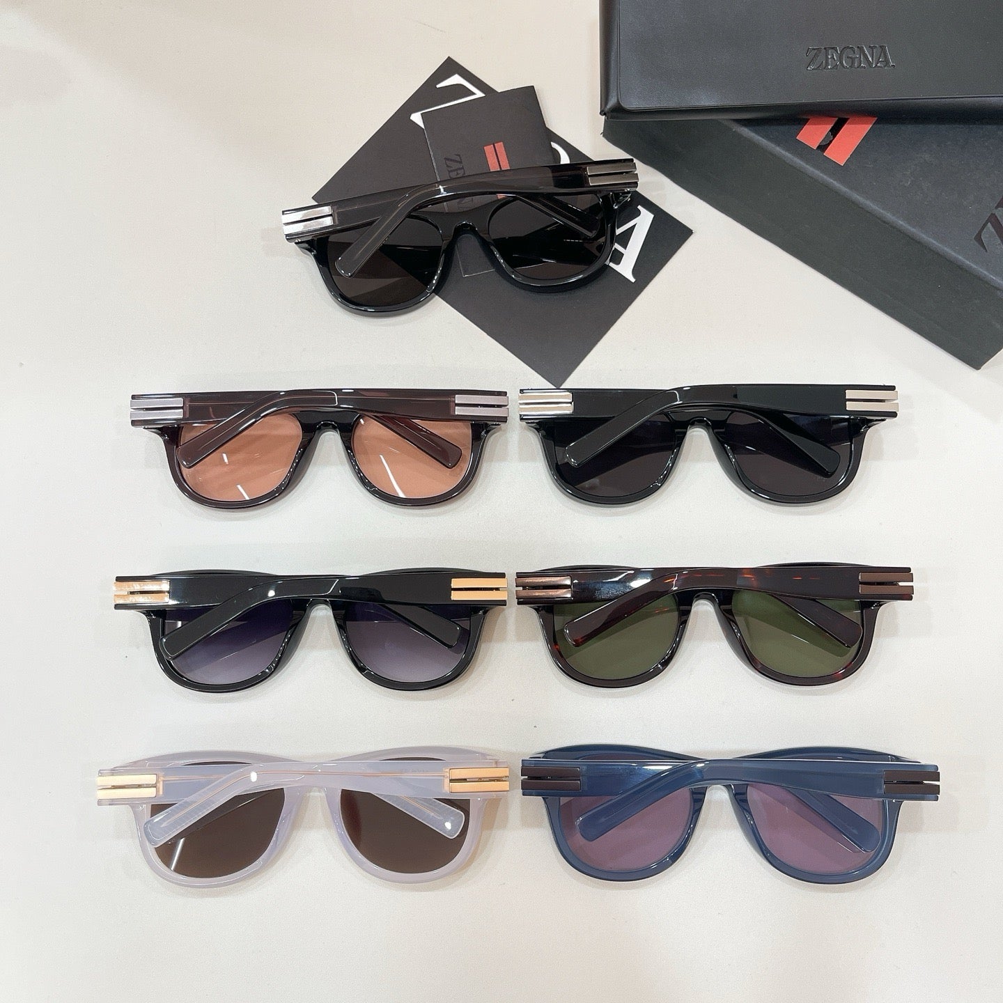 Mehrfarbige Sonnenbrille