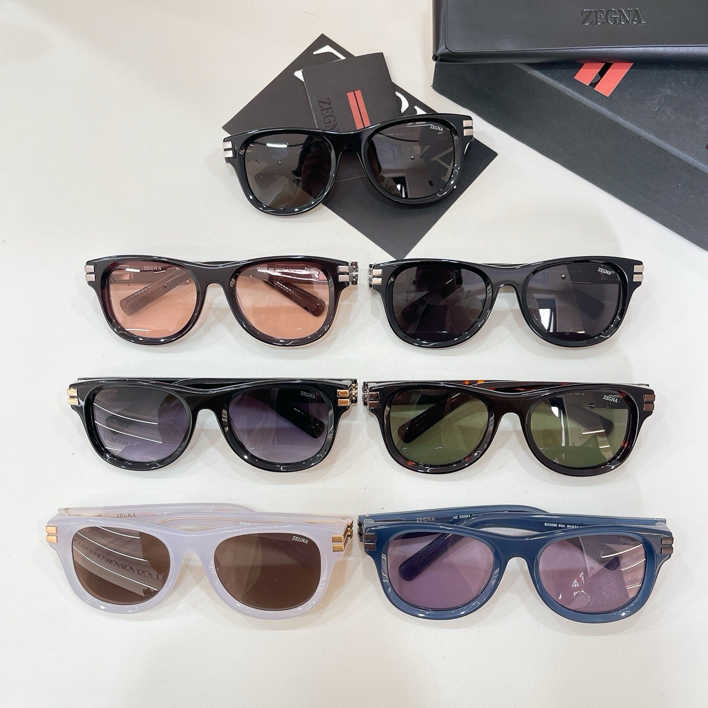 Mehrfarbige Sonnenbrille
