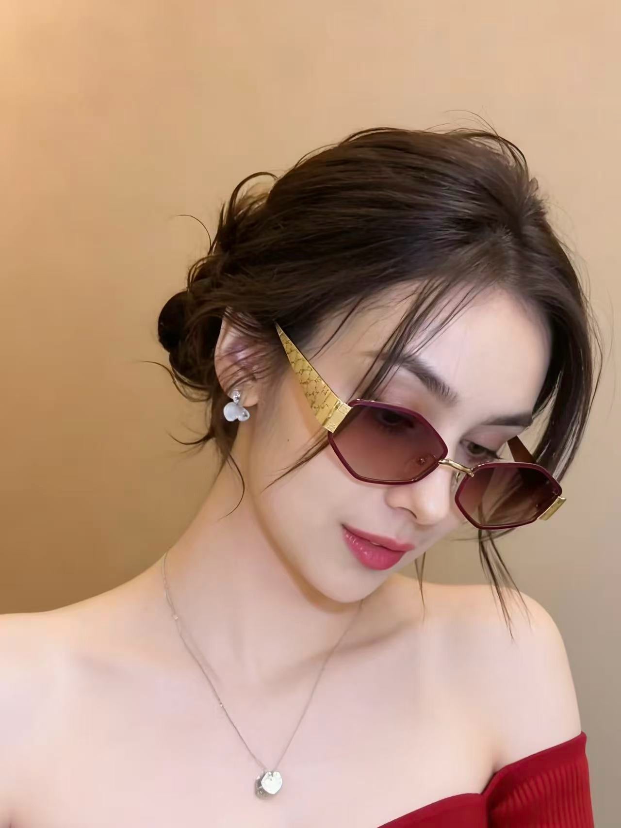 Mehrfarbige Sonnenbrille