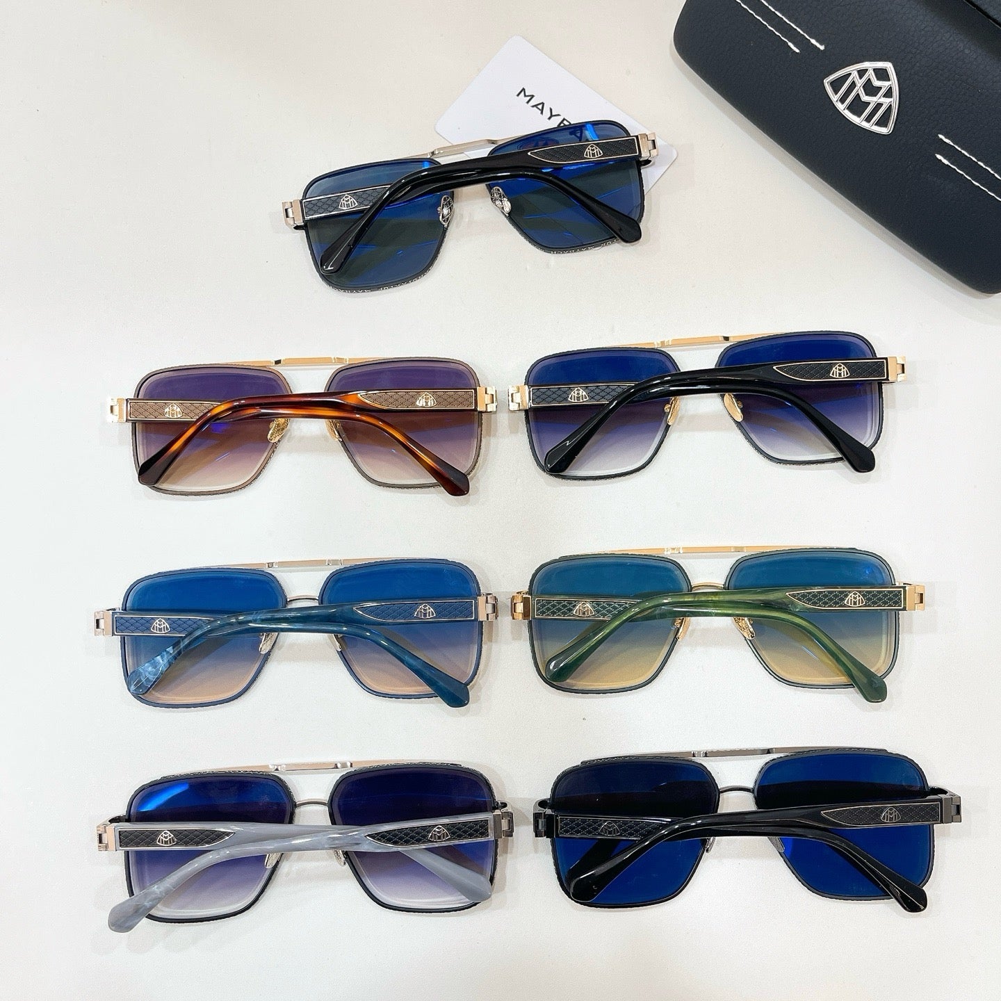 Mehrfarbige Sonnenbrille