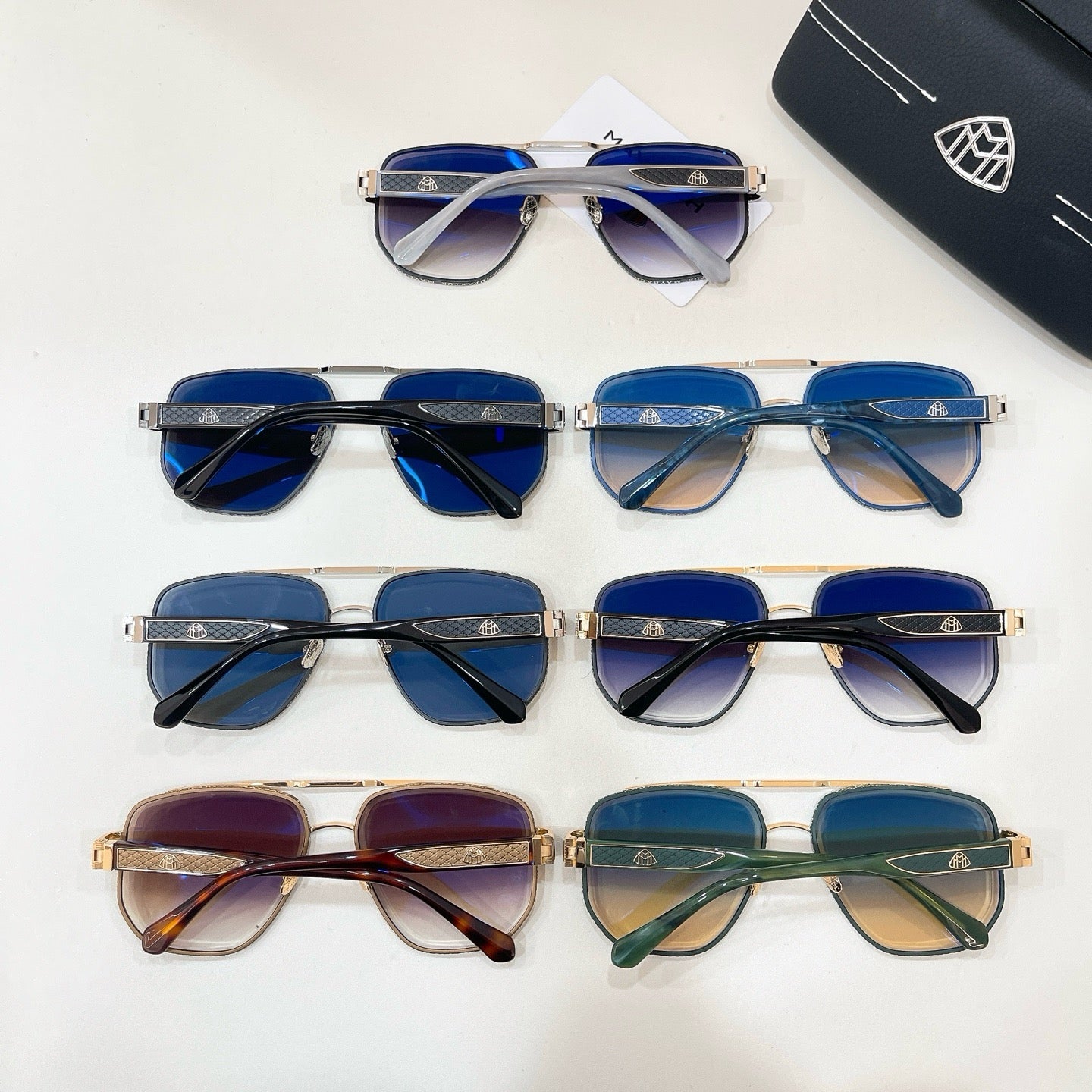 Mehrfarbige Sonnenbrille