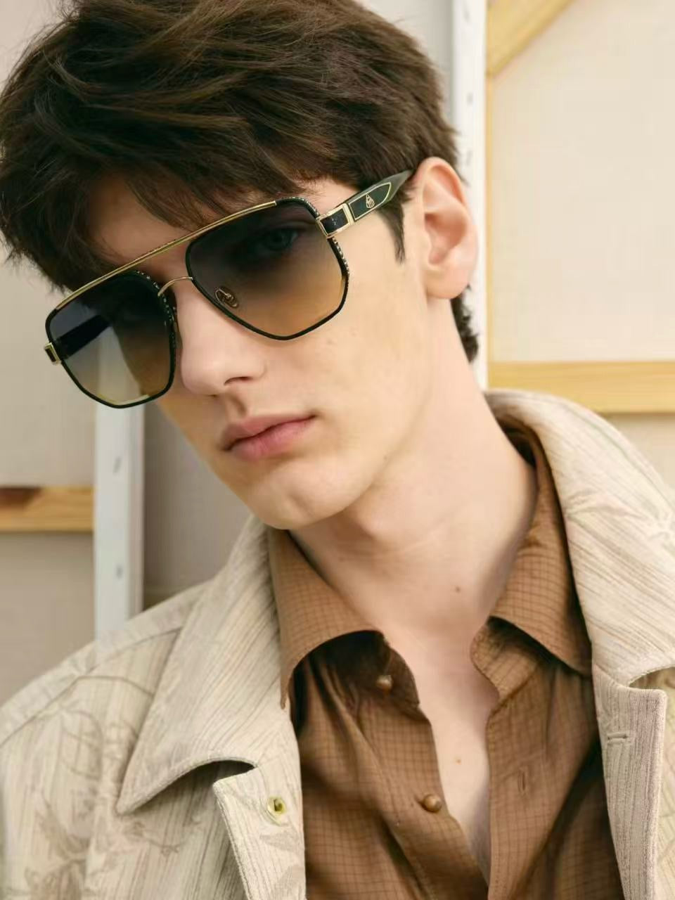 Mehrfarbige Sonnenbrille