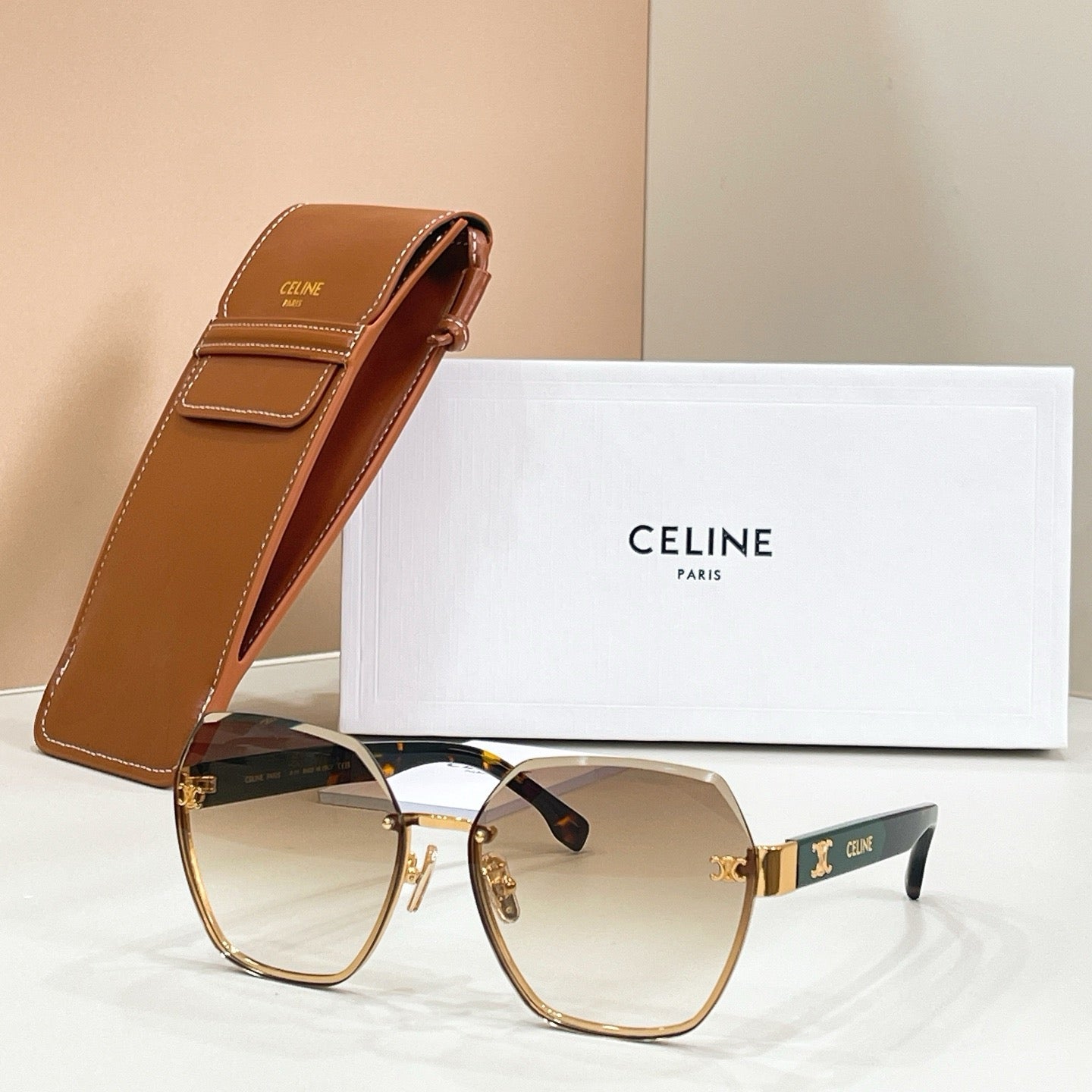 Mehrfarbige Sonnenbrille
