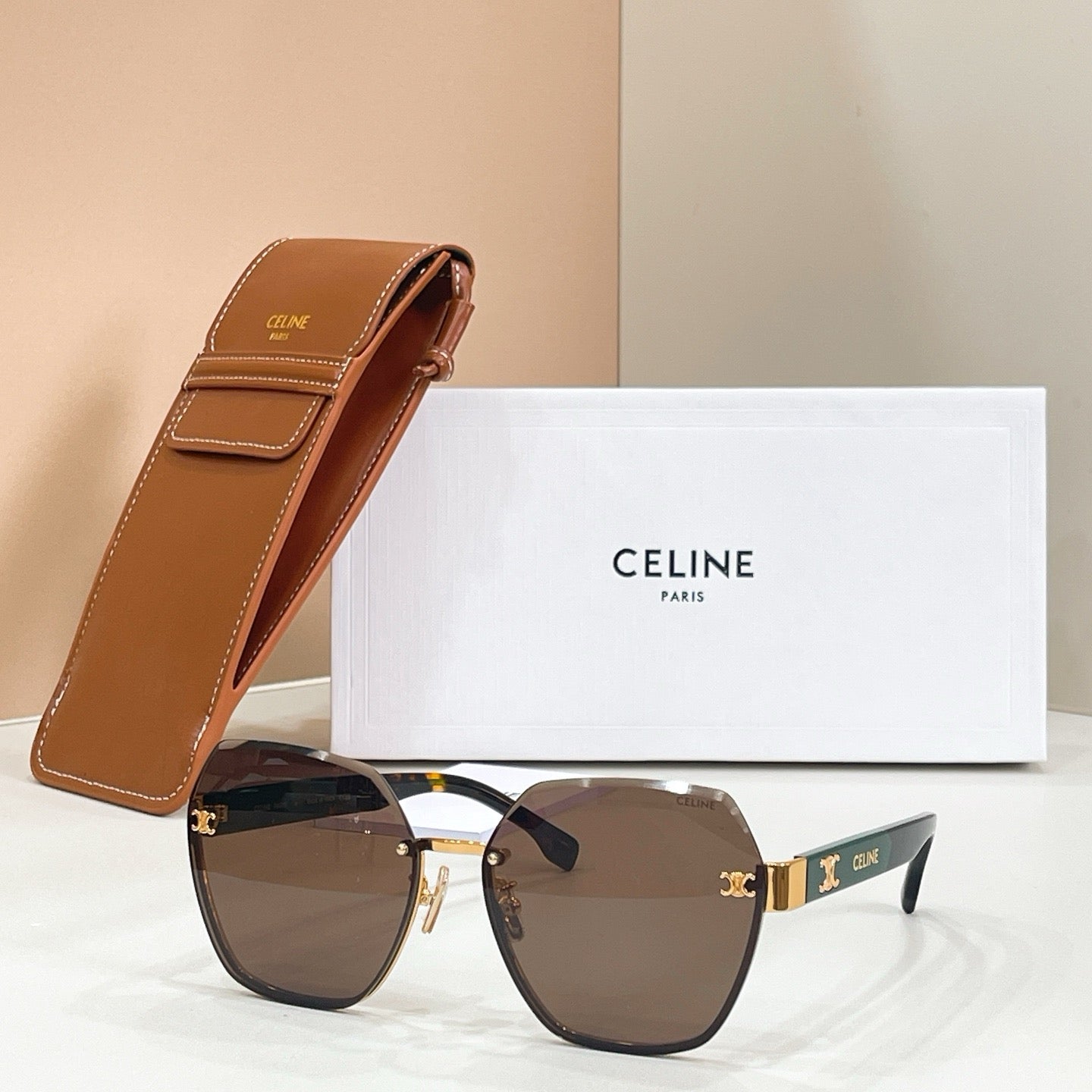 Mehrfarbige Sonnenbrille