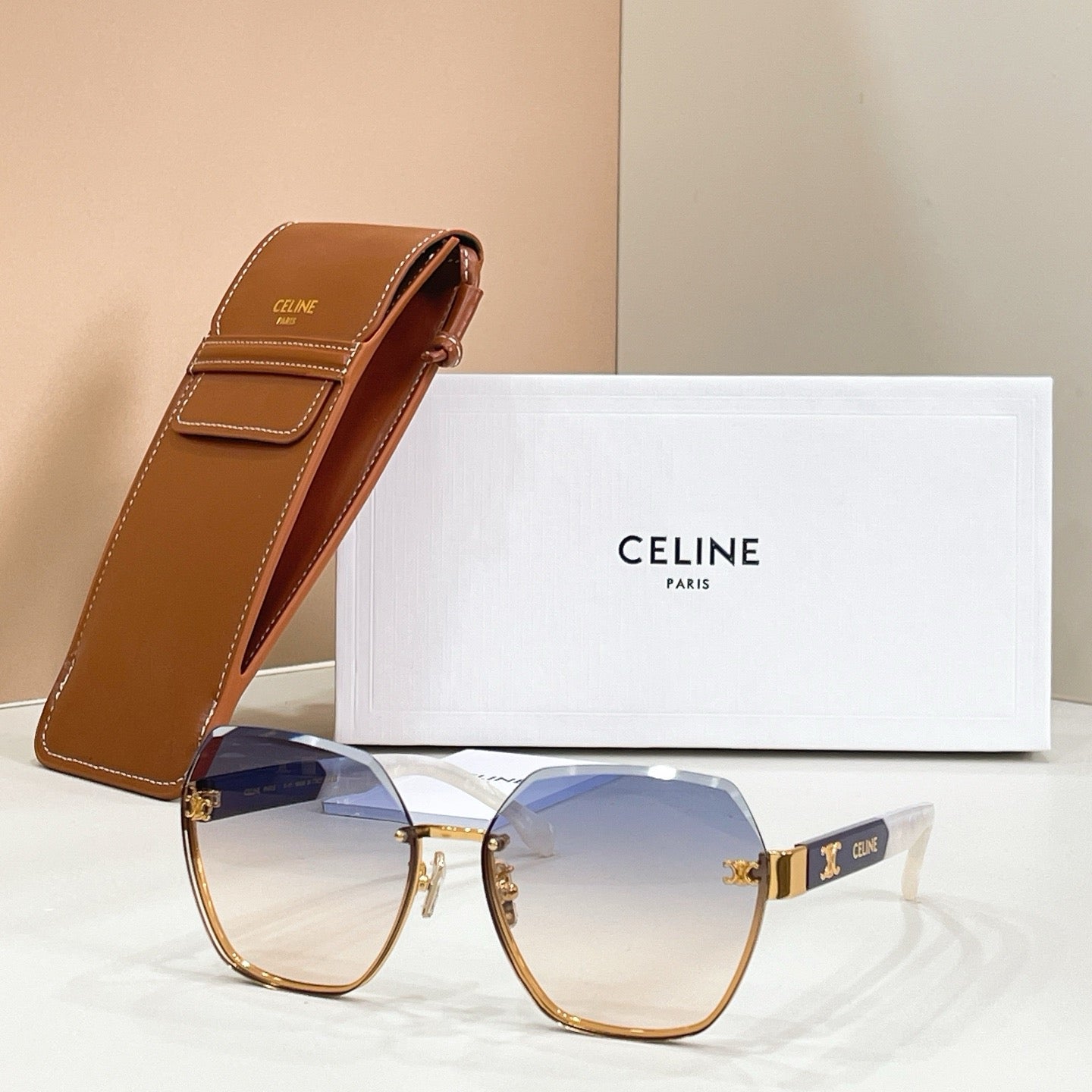 Mehrfarbige Sonnenbrille