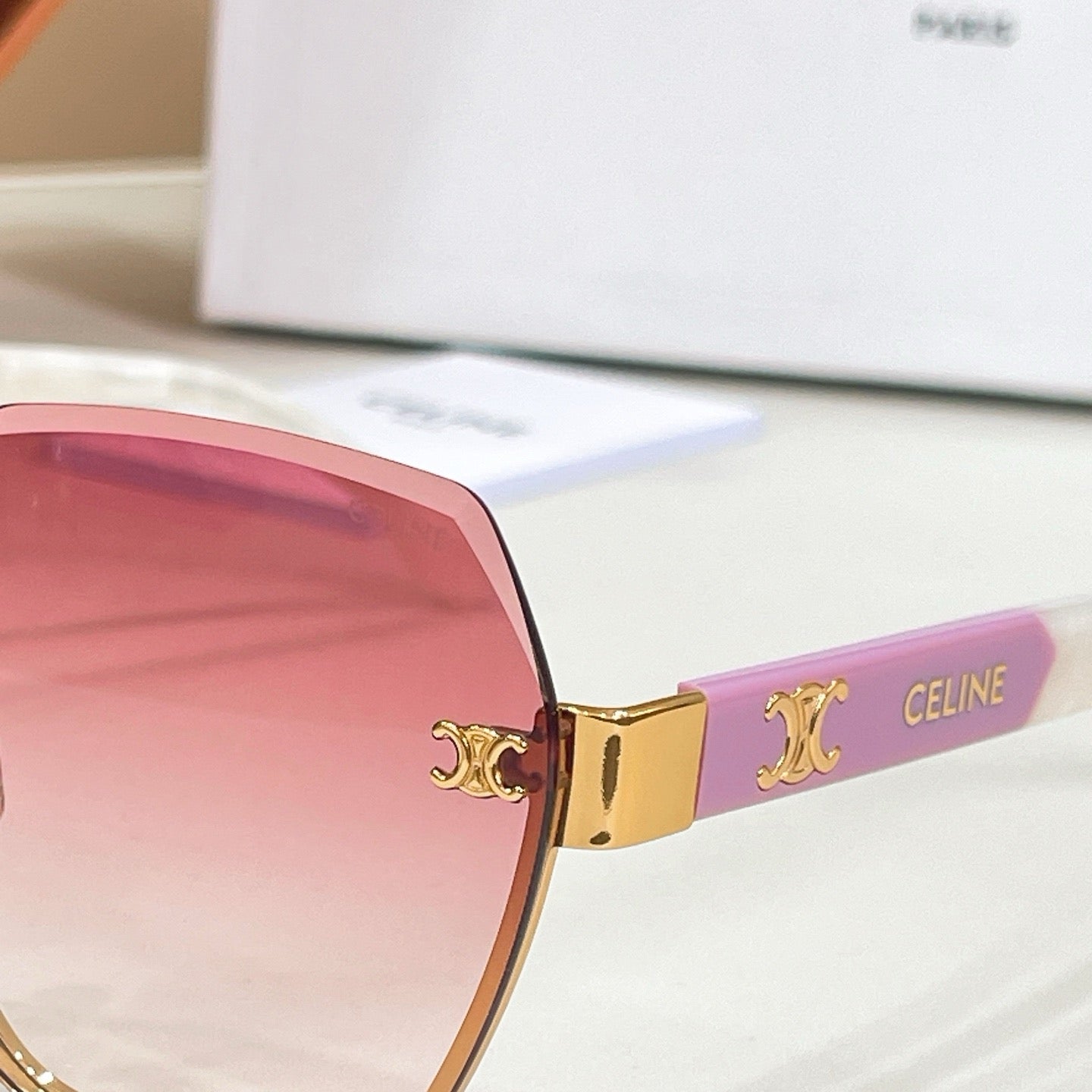 Mehrfarbige Sonnenbrille