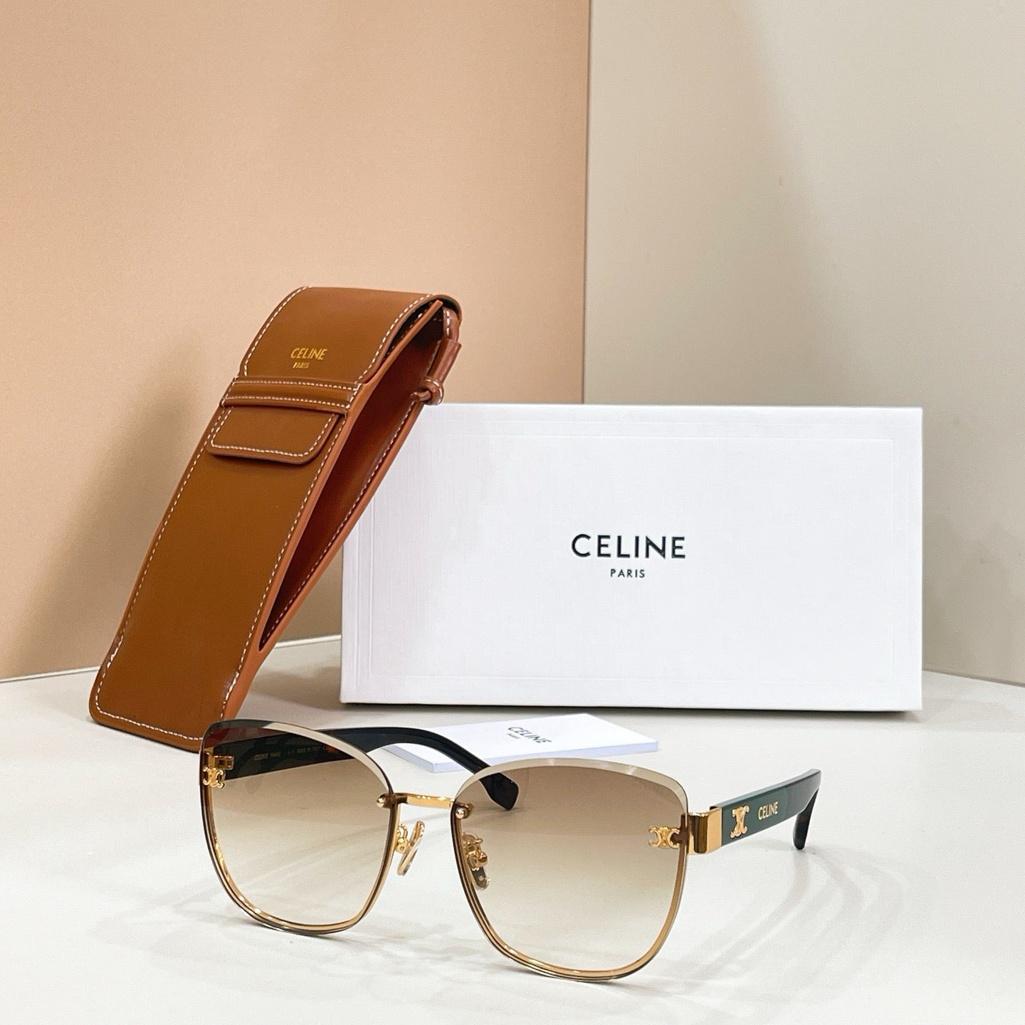 Mehrfarbige Sonnenbrille