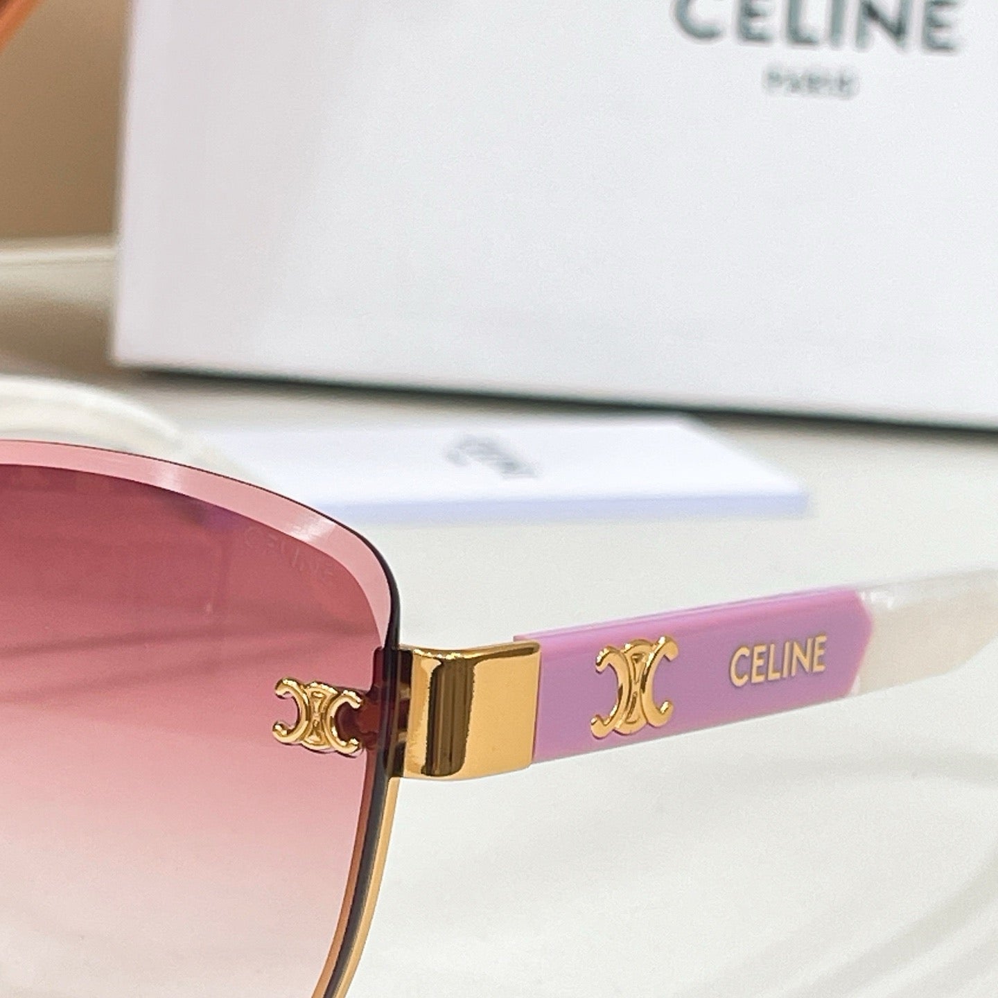 Mehrfarbige Sonnenbrille