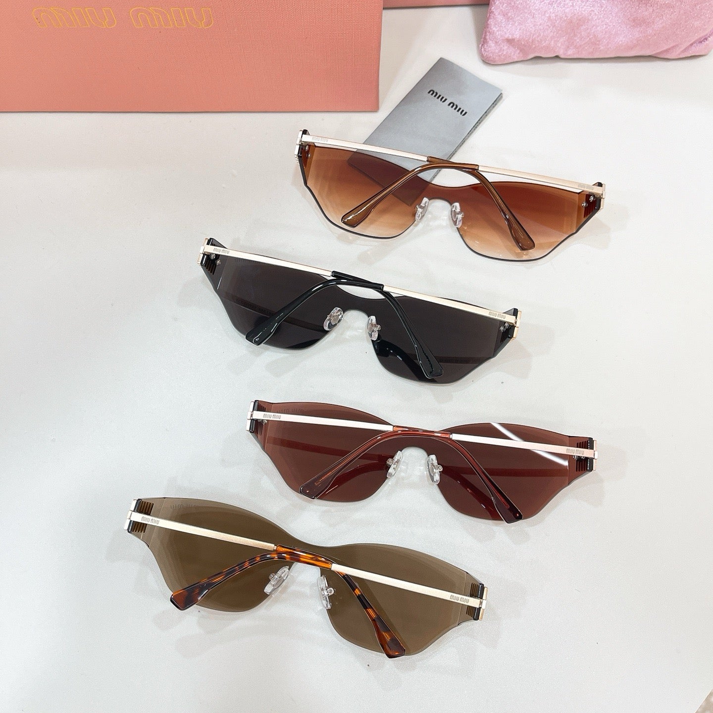 Mehrfarbige Sonnenbrille