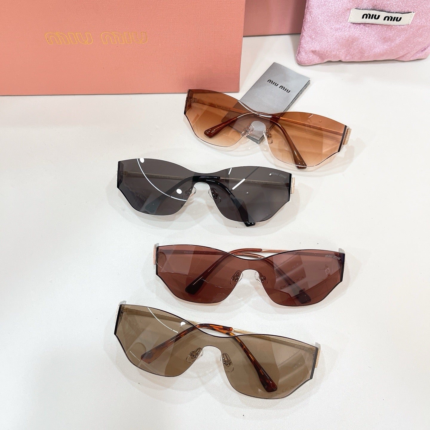 Mehrfarbige Sonnenbrille