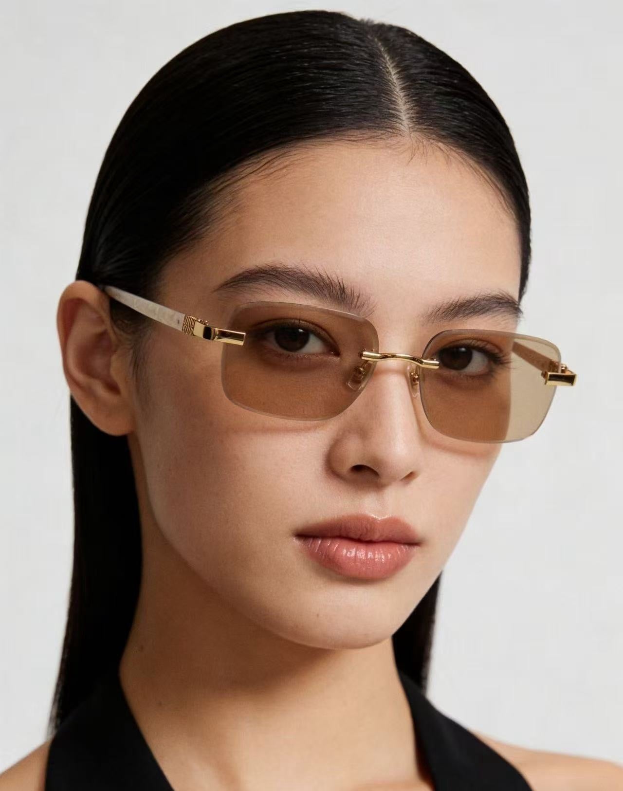 Mehrfarbige Sonnenbrille