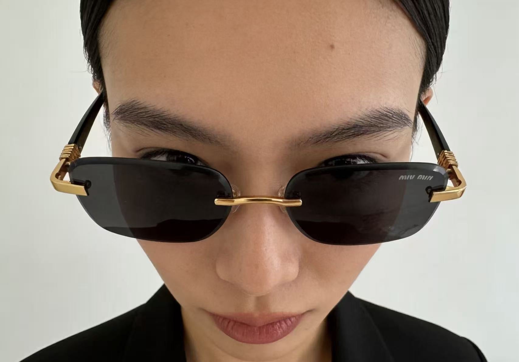 Mehrfarbige Sonnenbrille