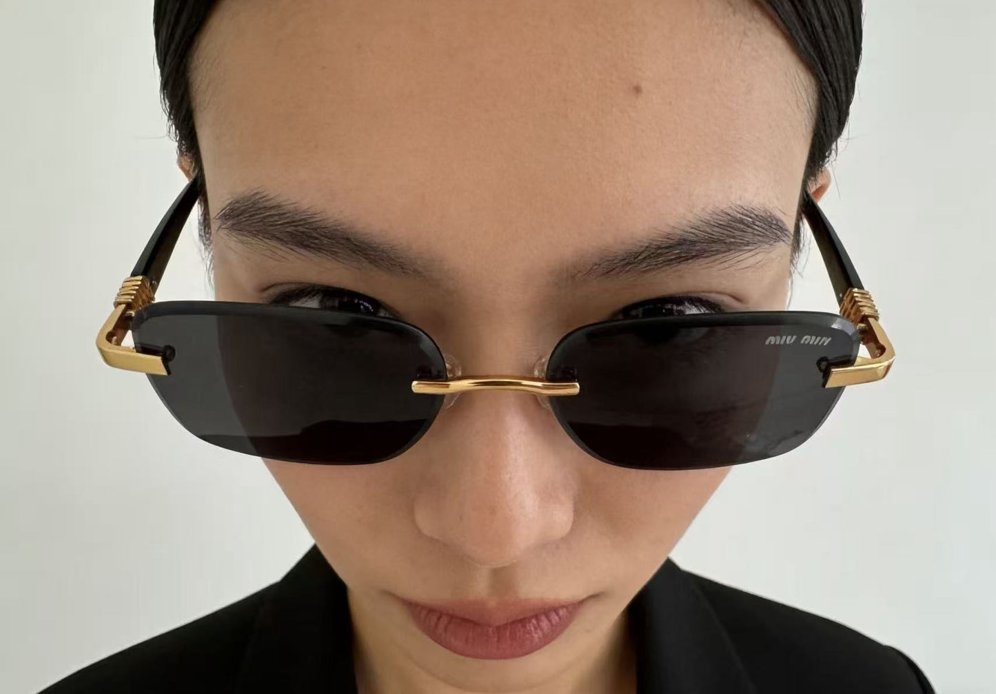 Mehrfarbige Sonnenbrille