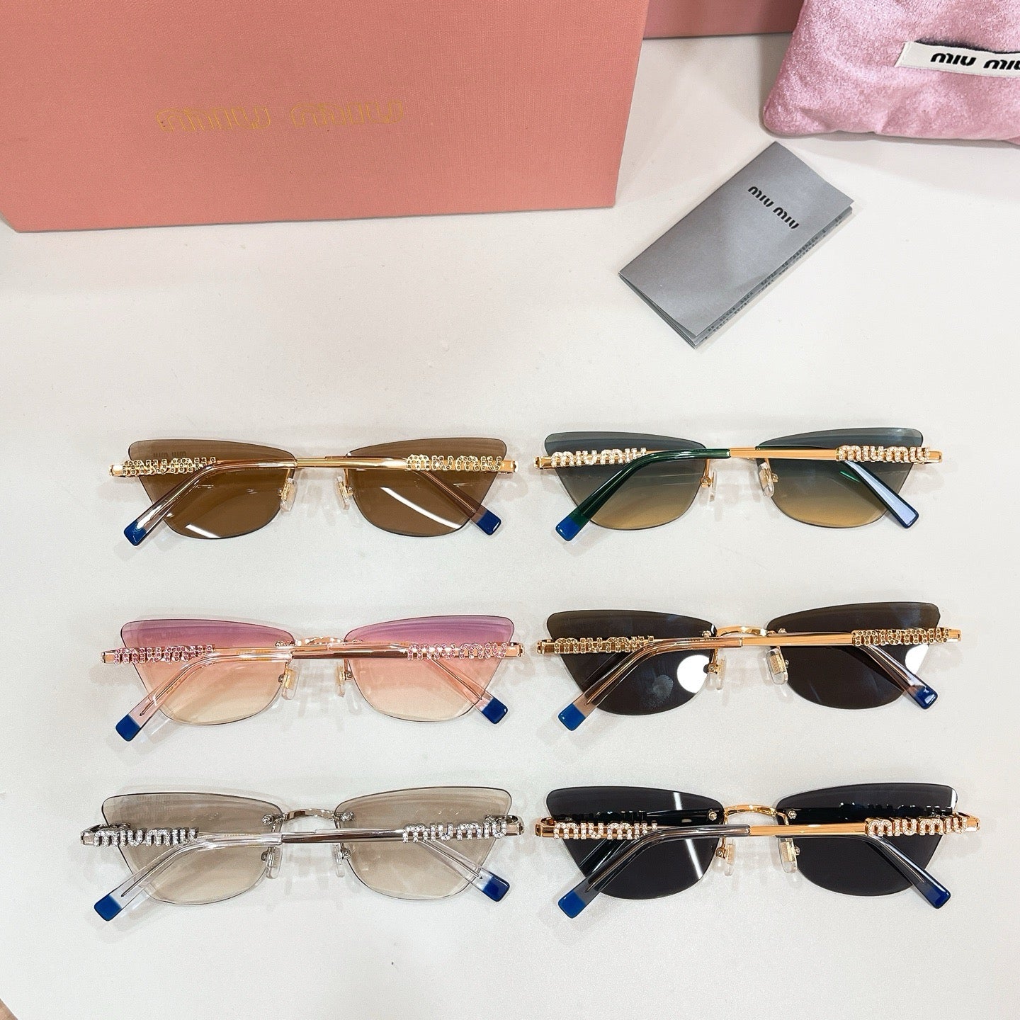 Mehrfarbige Sonnenbrille
