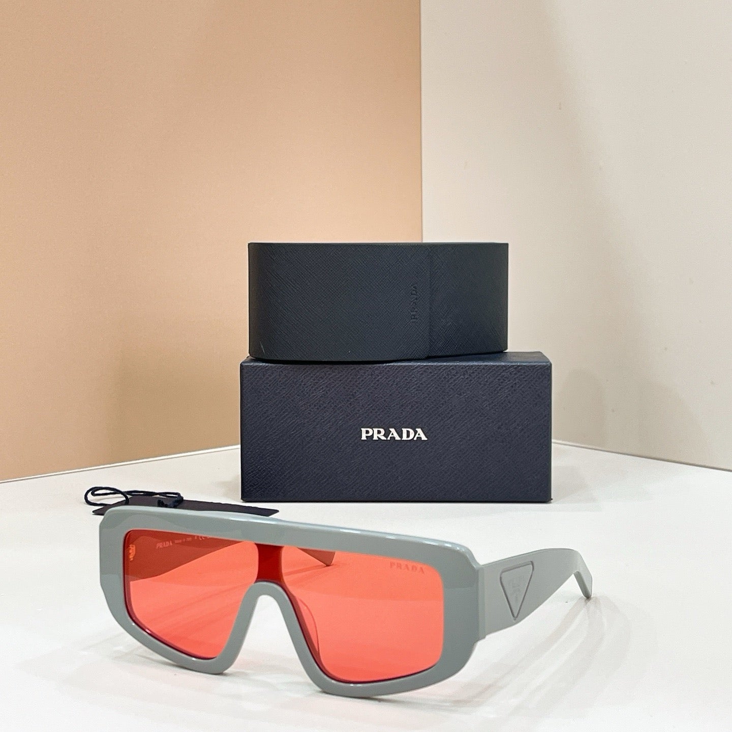 Mehrfarbige Sonnenbrille