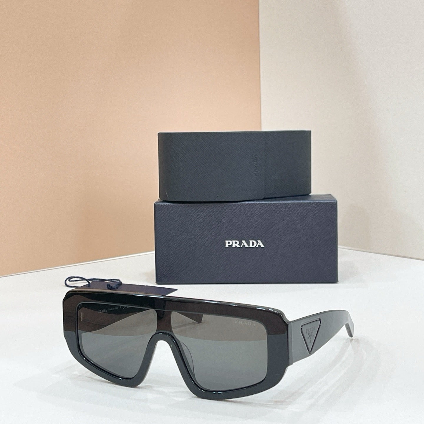 Mehrfarbige Sonnenbrille