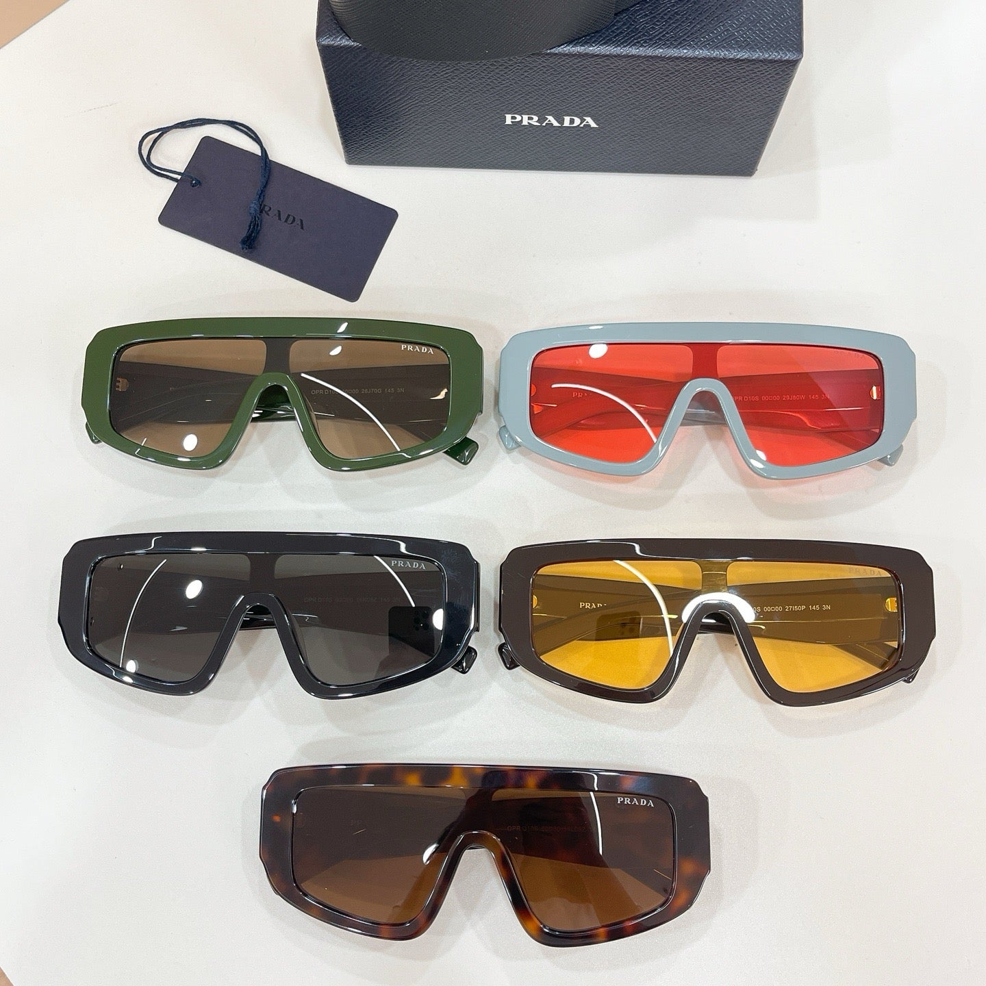 Mehrfarbige Sonnenbrille