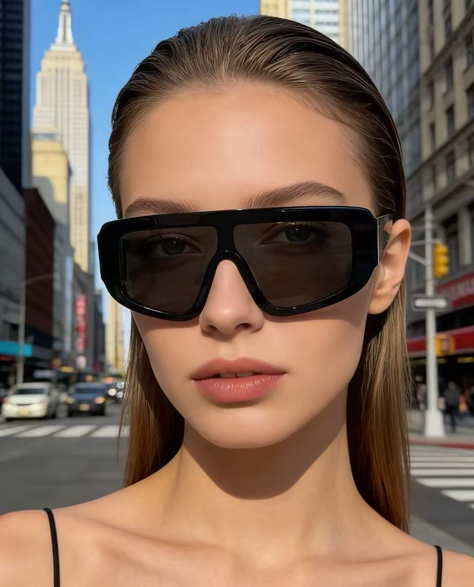 Mehrfarbige Sonnenbrille