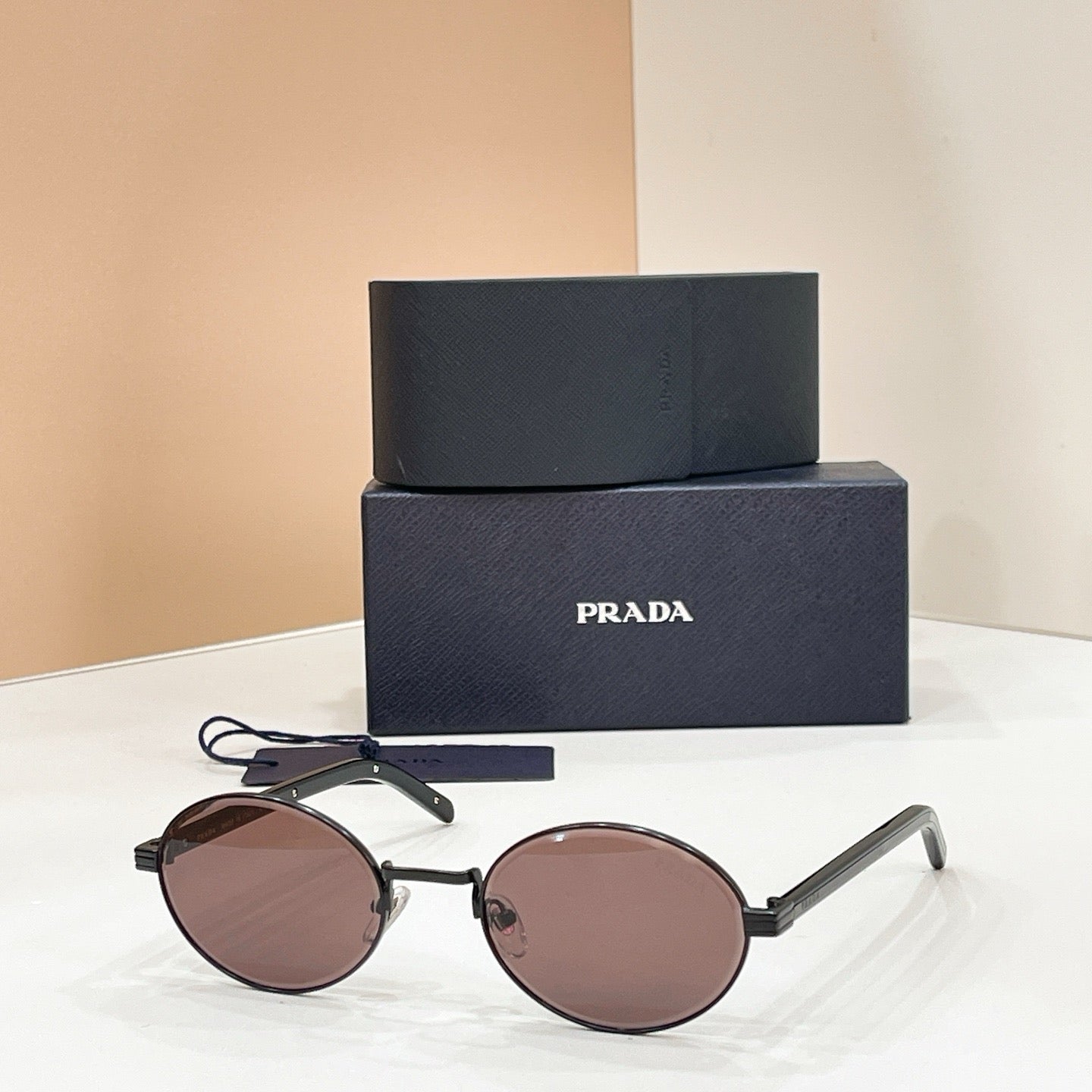 Mehrfarbige Sonnenbrille