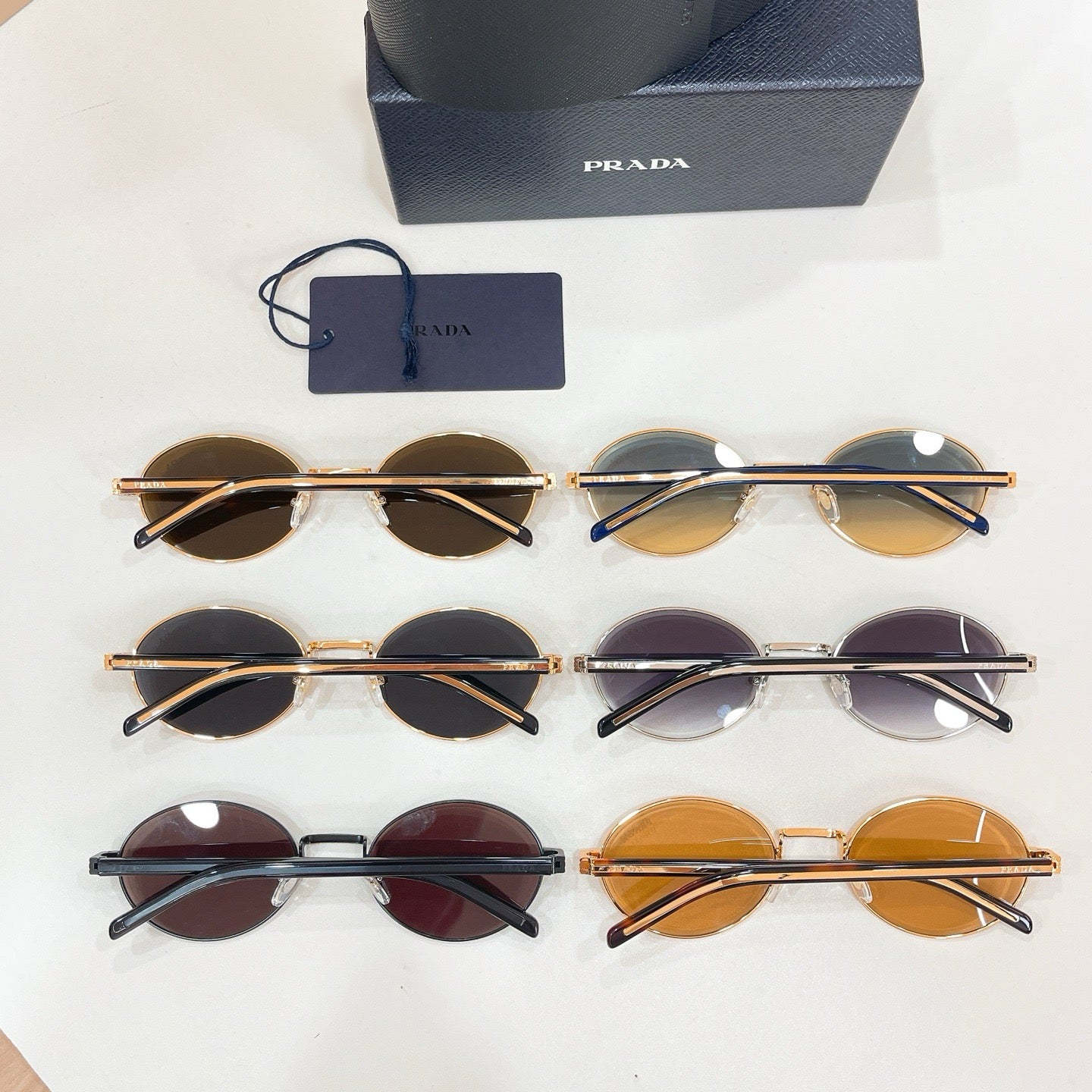 Mehrfarbige Sonnenbrille